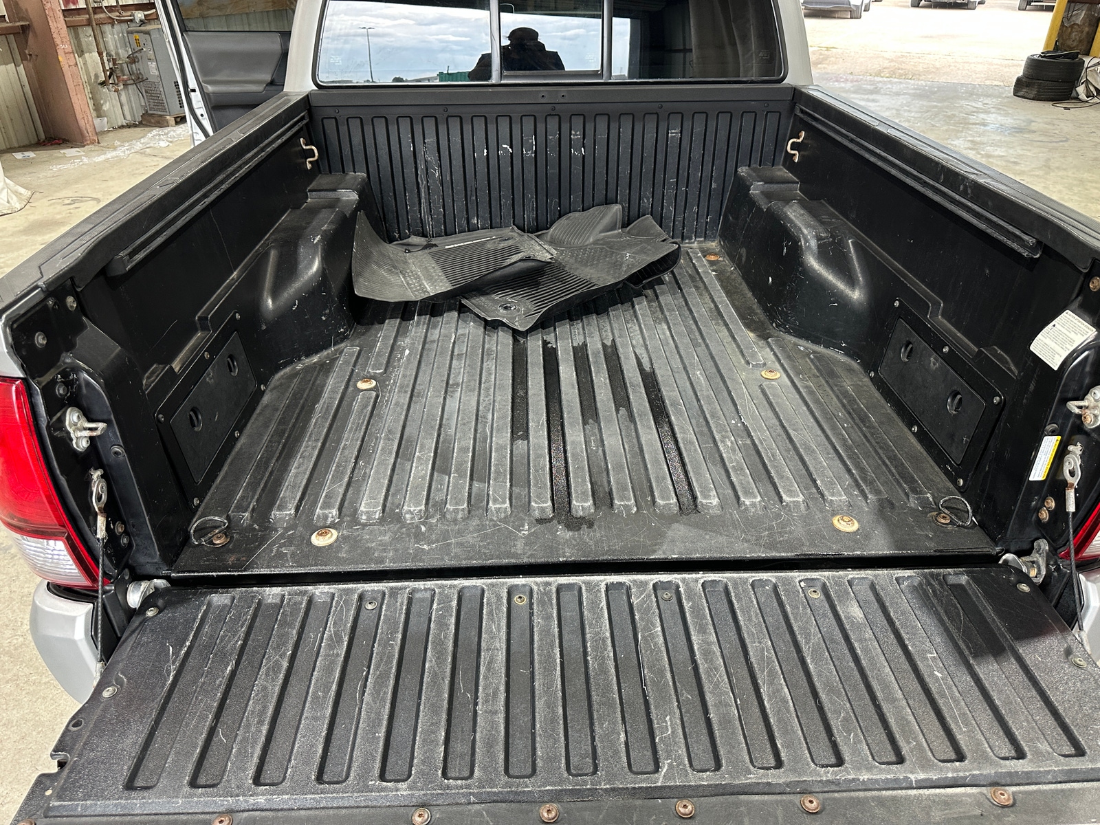 Thumbnail: 2018 Toyota Tacoma - 7