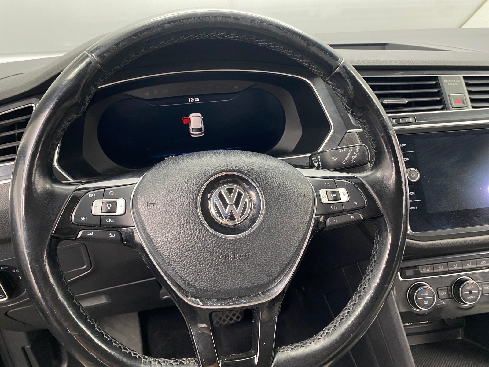 Thumbnail: 2018 Volkswagen Tiguan - 4