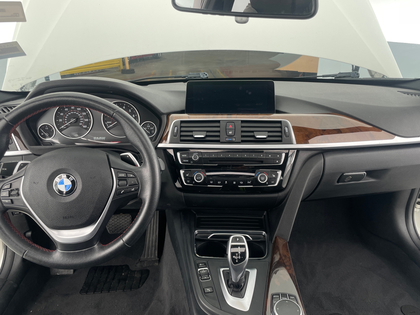Thumbnail: 2017 BMW 3 Series - 2