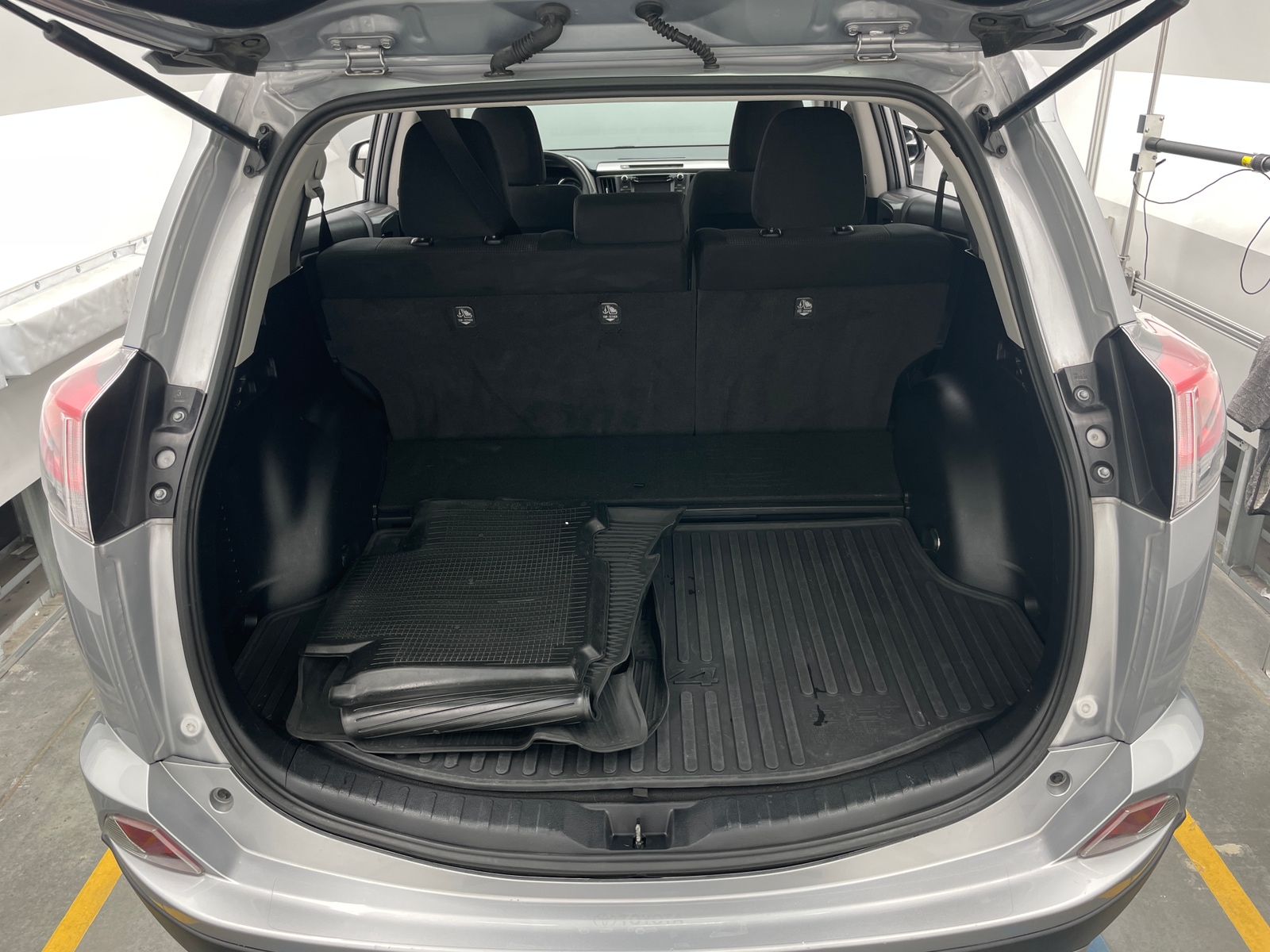 Thumbnail: 2018 Toyota RAV4 - 7