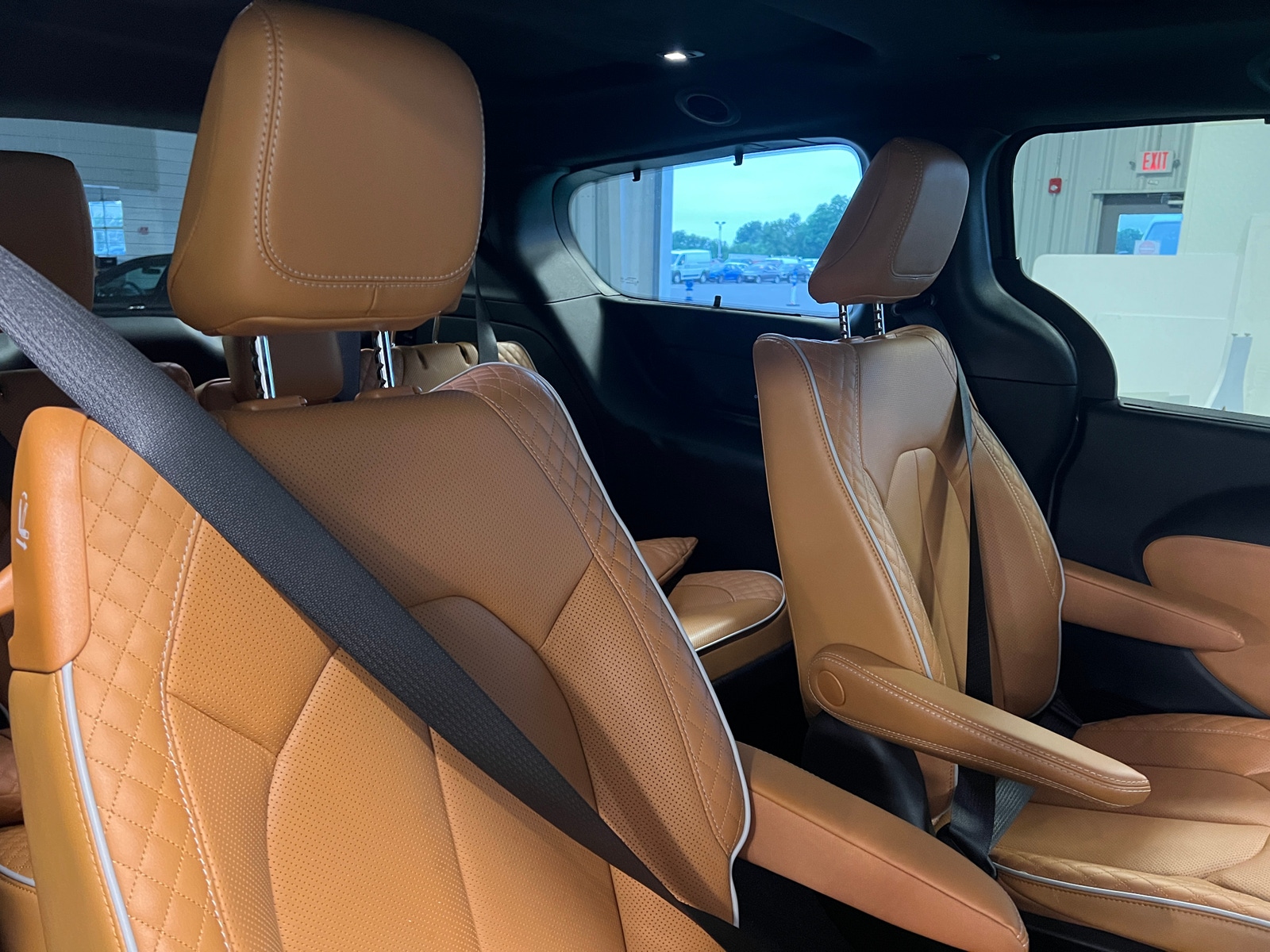 Thumbnail: 2023 Chrysler Pacifica - 6