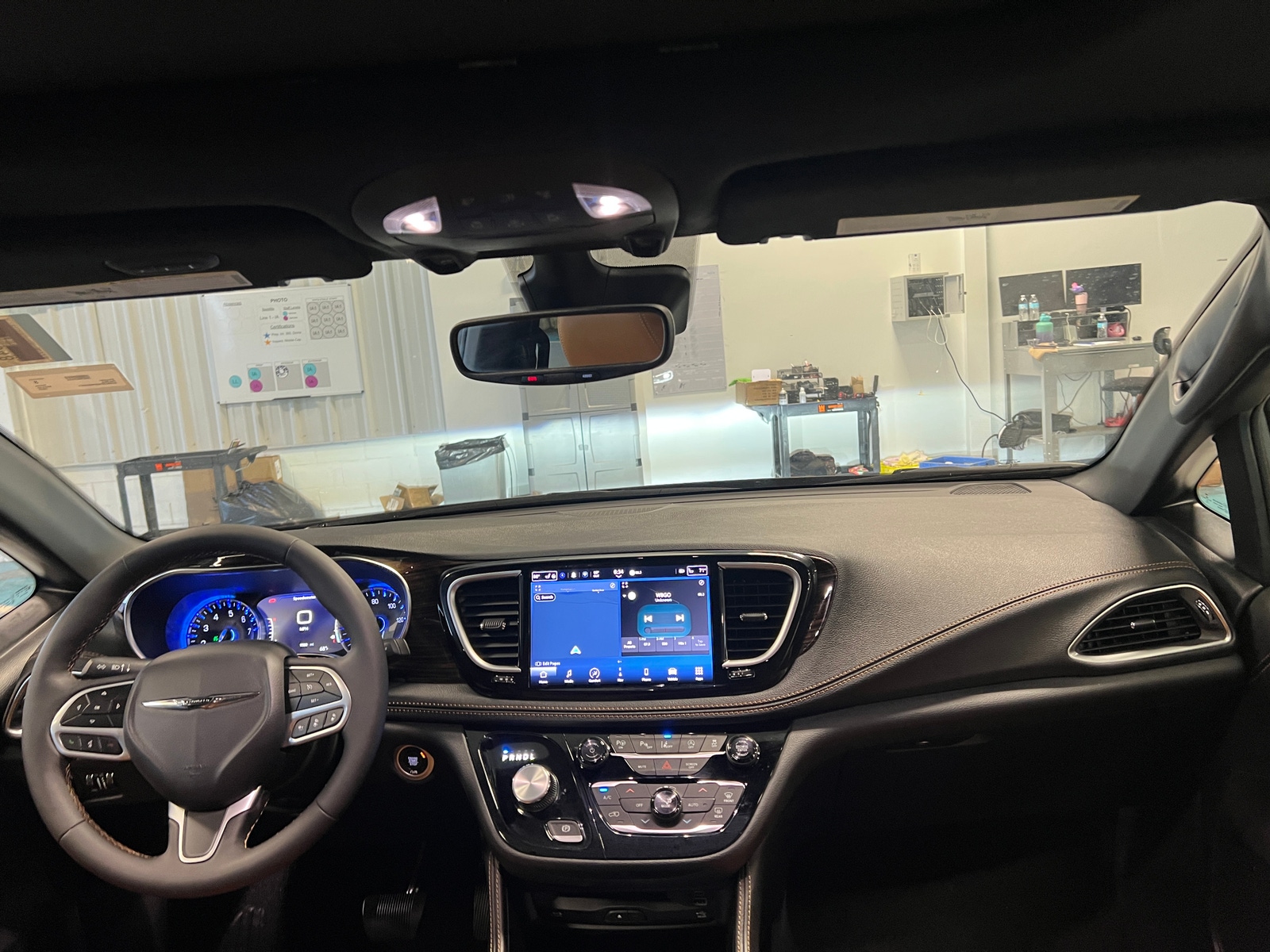 Thumbnail: 2023 Chrysler Pacifica - 3
