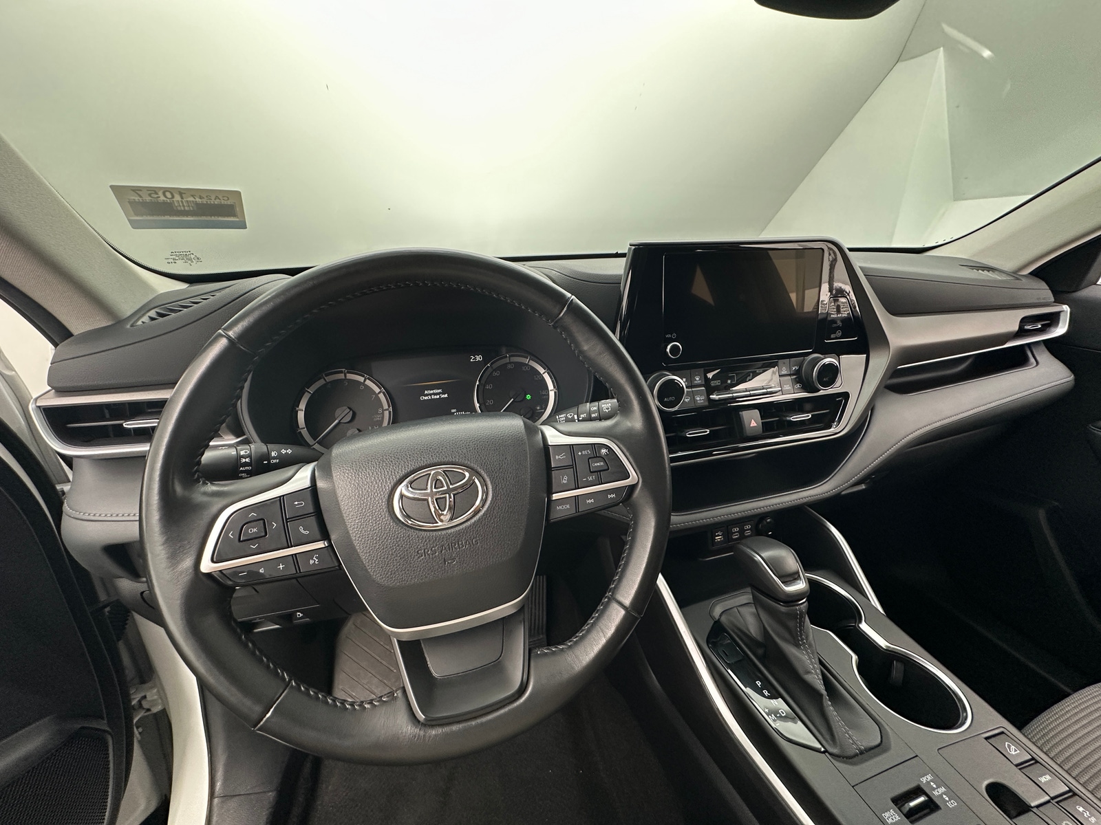 Thumbnail: 2023 Toyota Highlander - 3