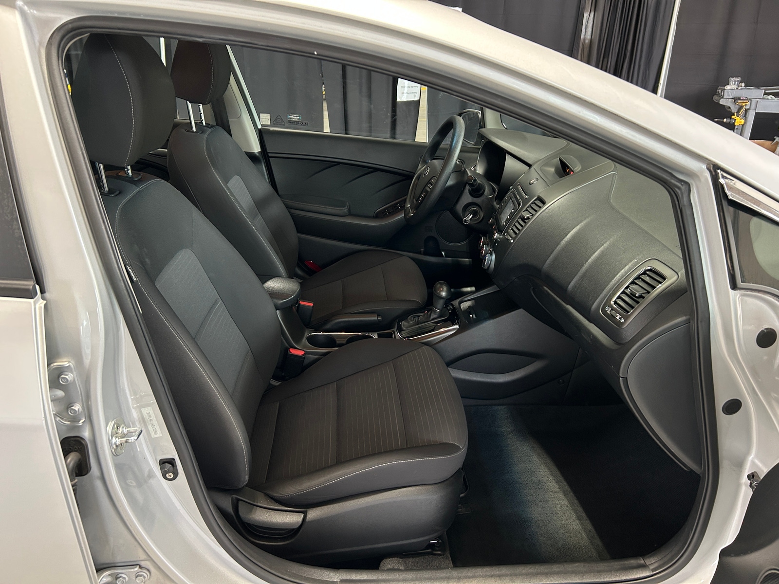 Thumbnail: 2017 Kia Forte - 2