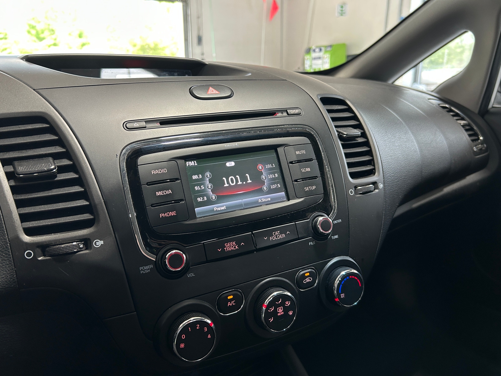 Thumbnail: 2017 Kia Forte - 4