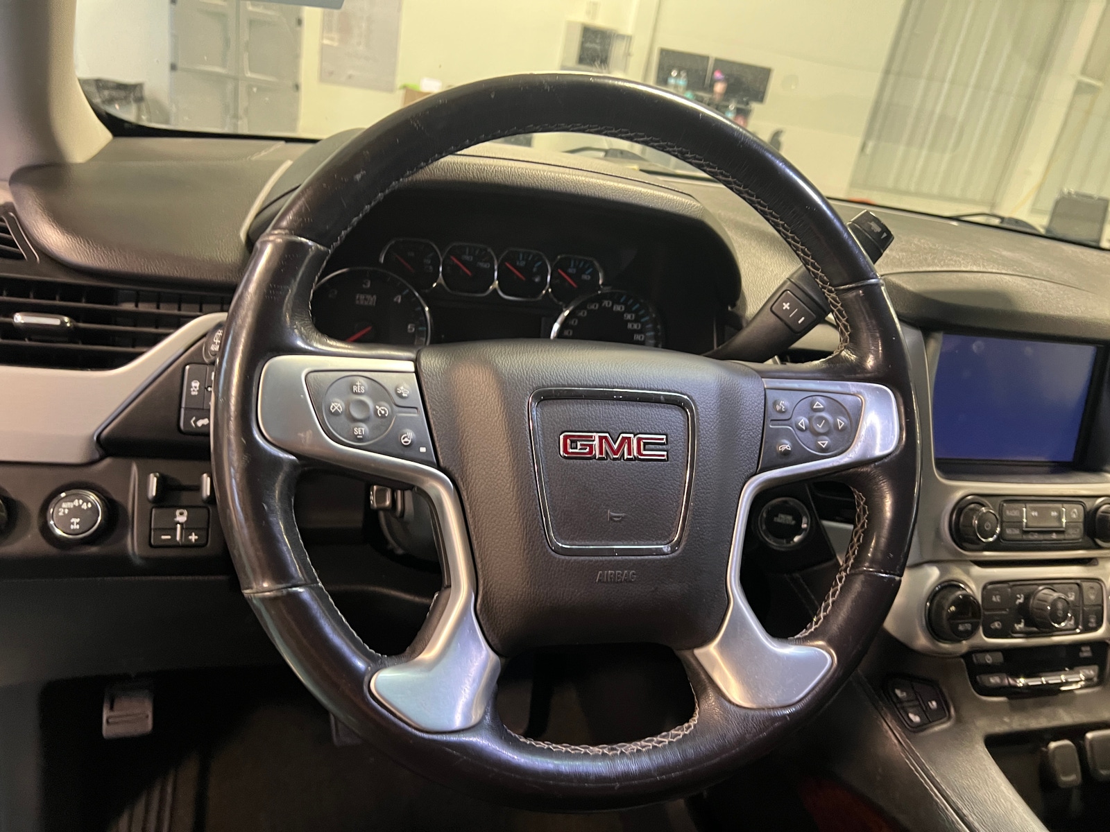 Thumbnail: 2018 GMC Yukon XL - 4
