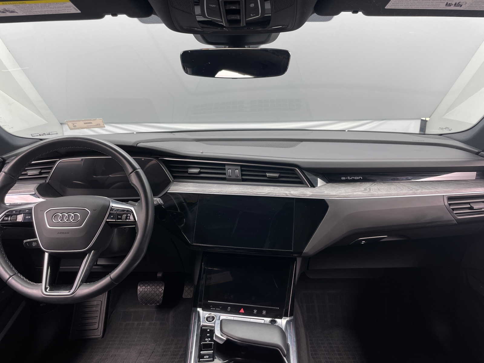 Thumbnail: 2023 Audi e-tron - 2