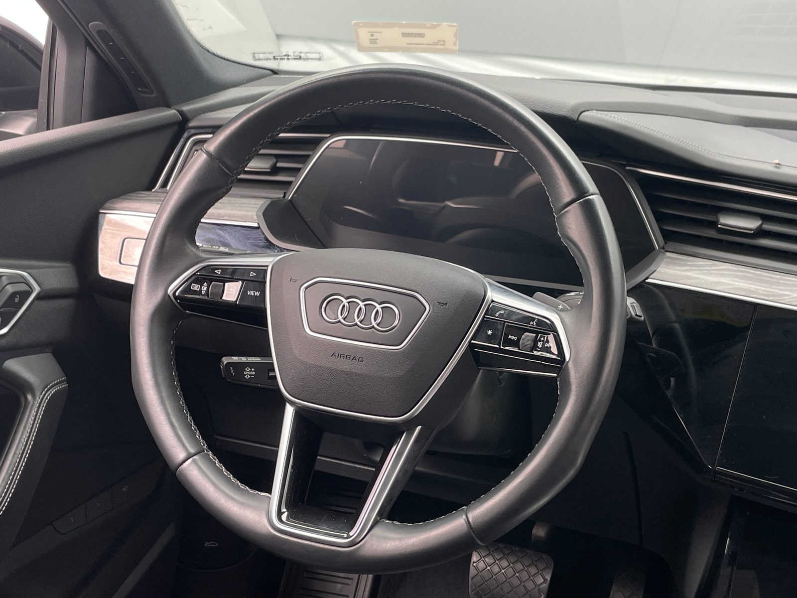 Thumbnail: 2023 Audi e-tron - 4