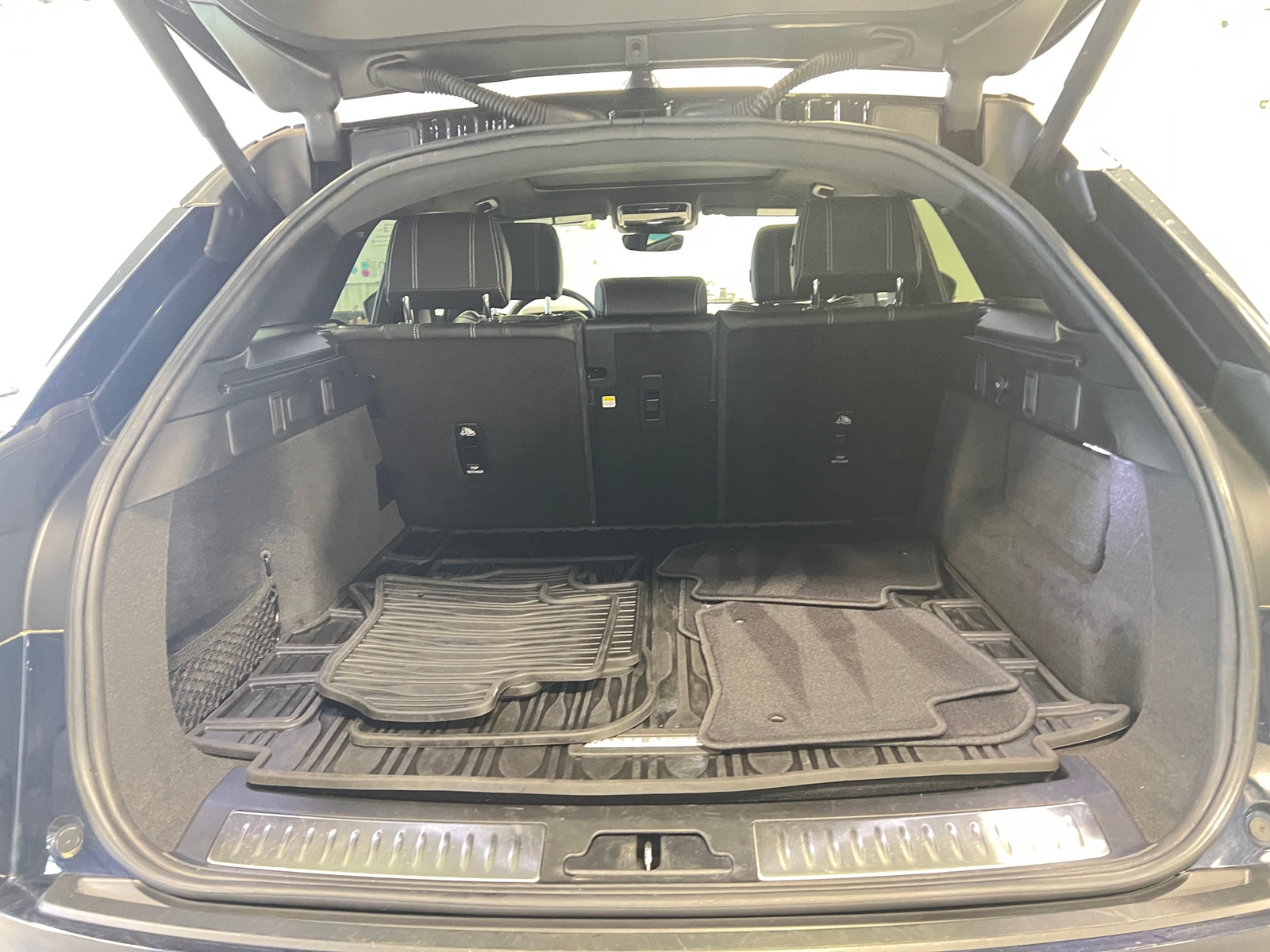 Thumbnail: 2021 Land Rover Range Rover Velar - 6