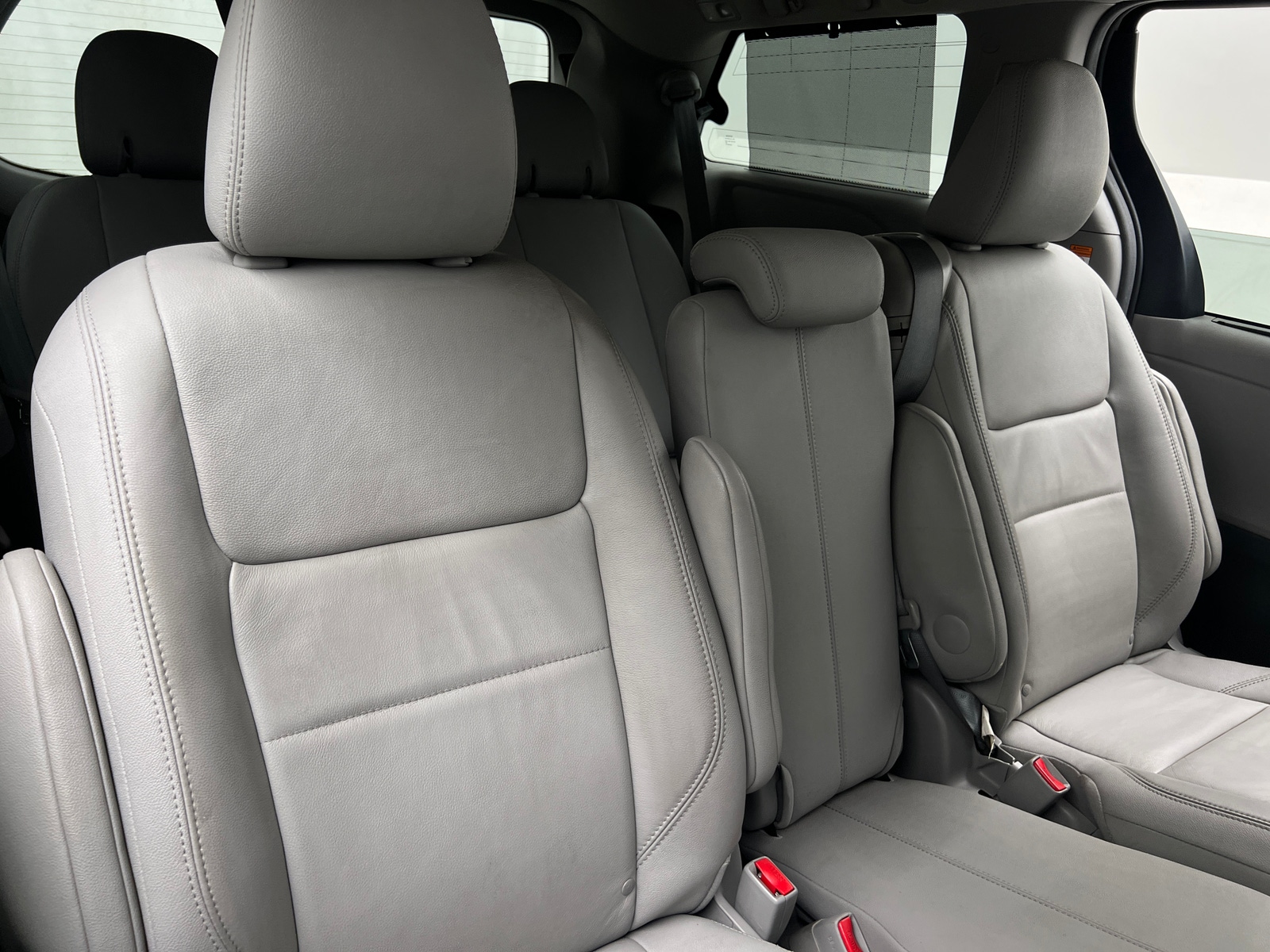 Thumbnail: 2017 Toyota Sienna - 5