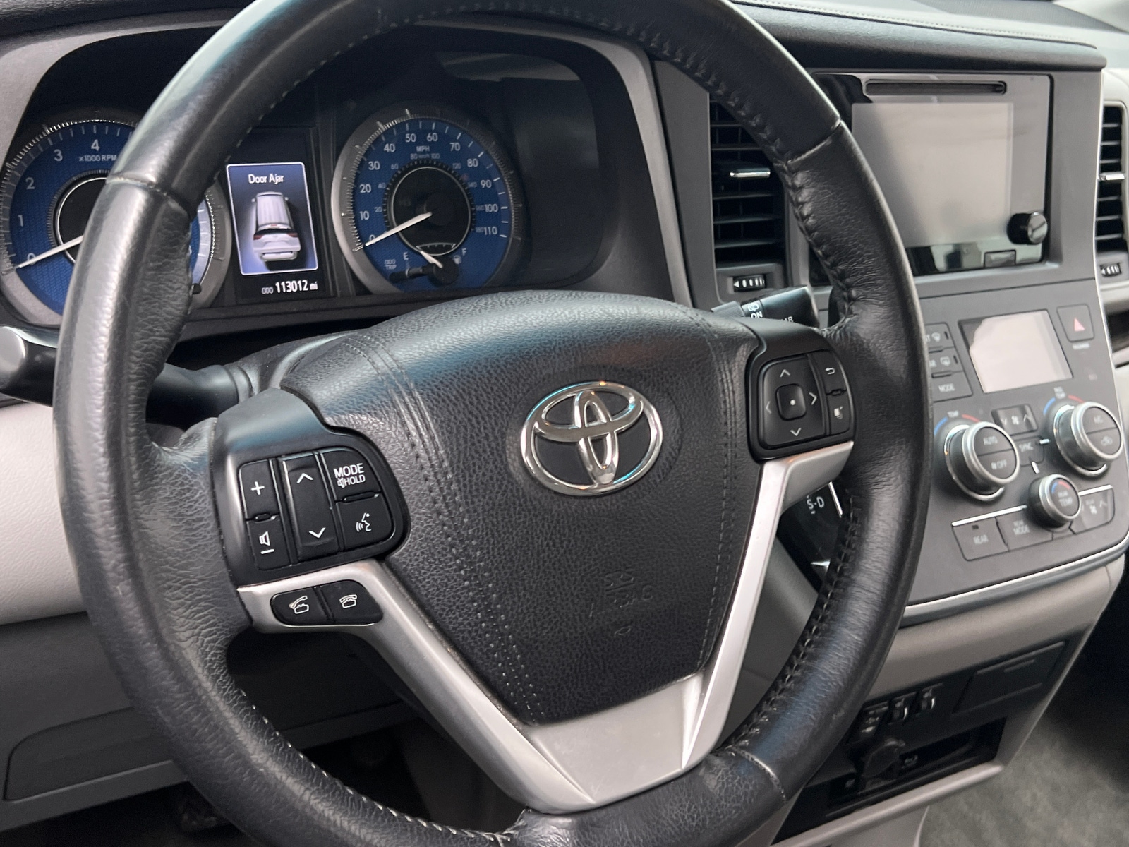 Thumbnail: 2017 Toyota Sienna - 4