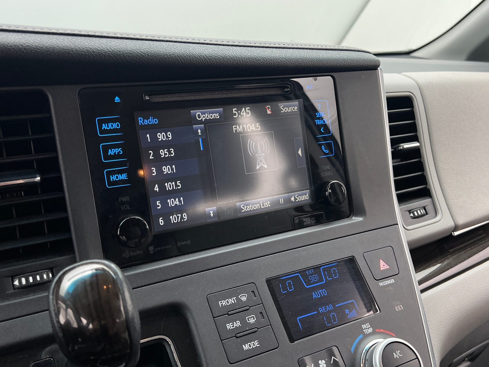 Thumbnail: 2017 Toyota Sienna - 3