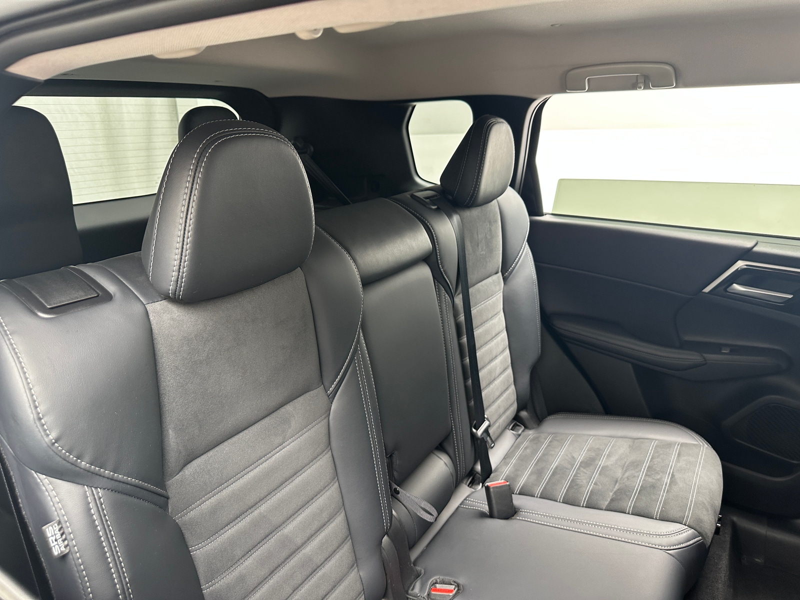 Thumbnail: 2024 Mitsubishi Outlander - 5