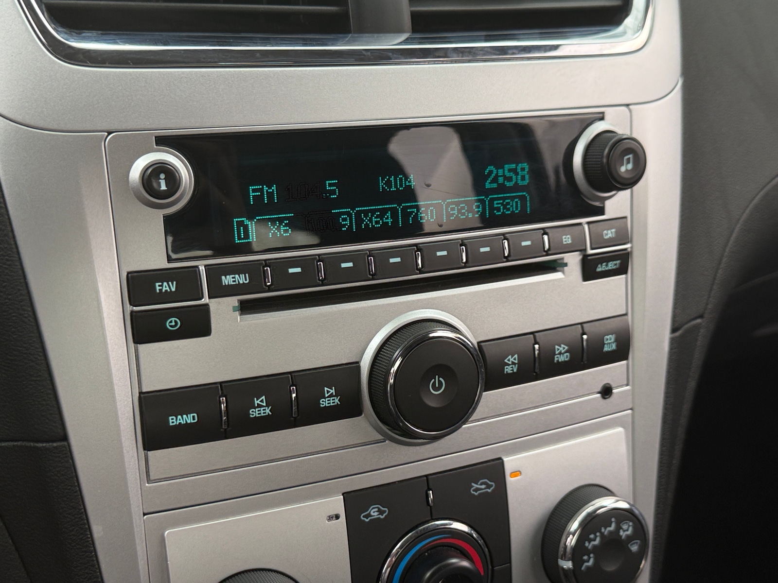 Thumbnail: 2010 Chevrolet Malibu - 4