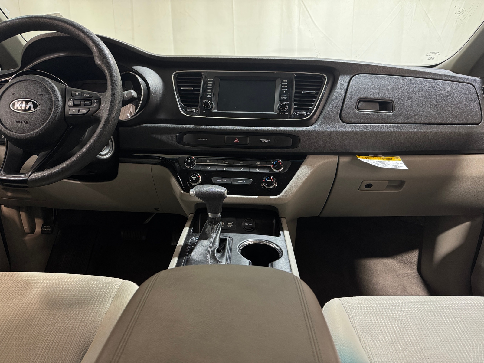 Thumbnail: 2019 Kia Sedona - 3