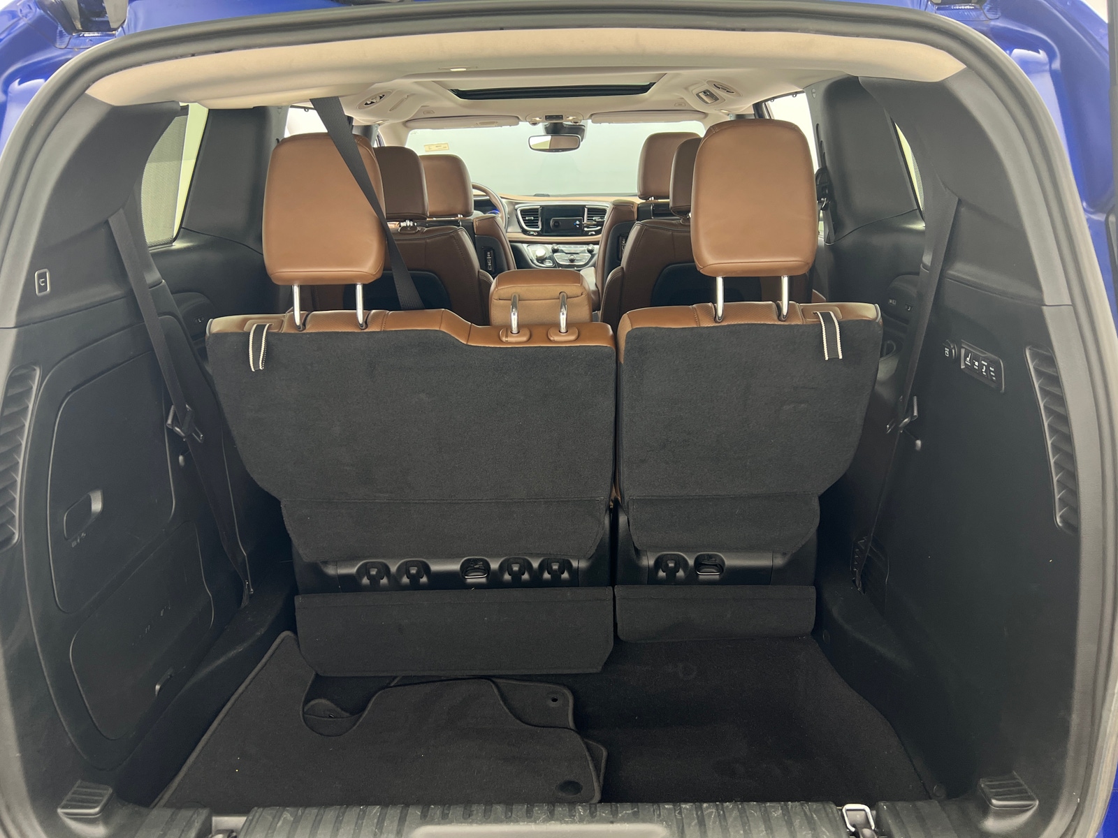 Thumbnail: 2018 Chrysler Pacifica - 6
