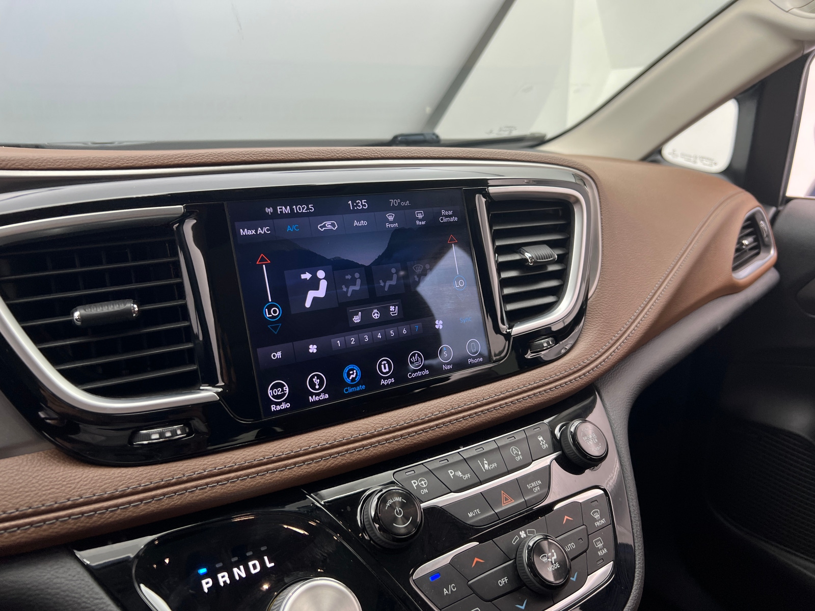 Thumbnail: 2018 Chrysler Pacifica - 3