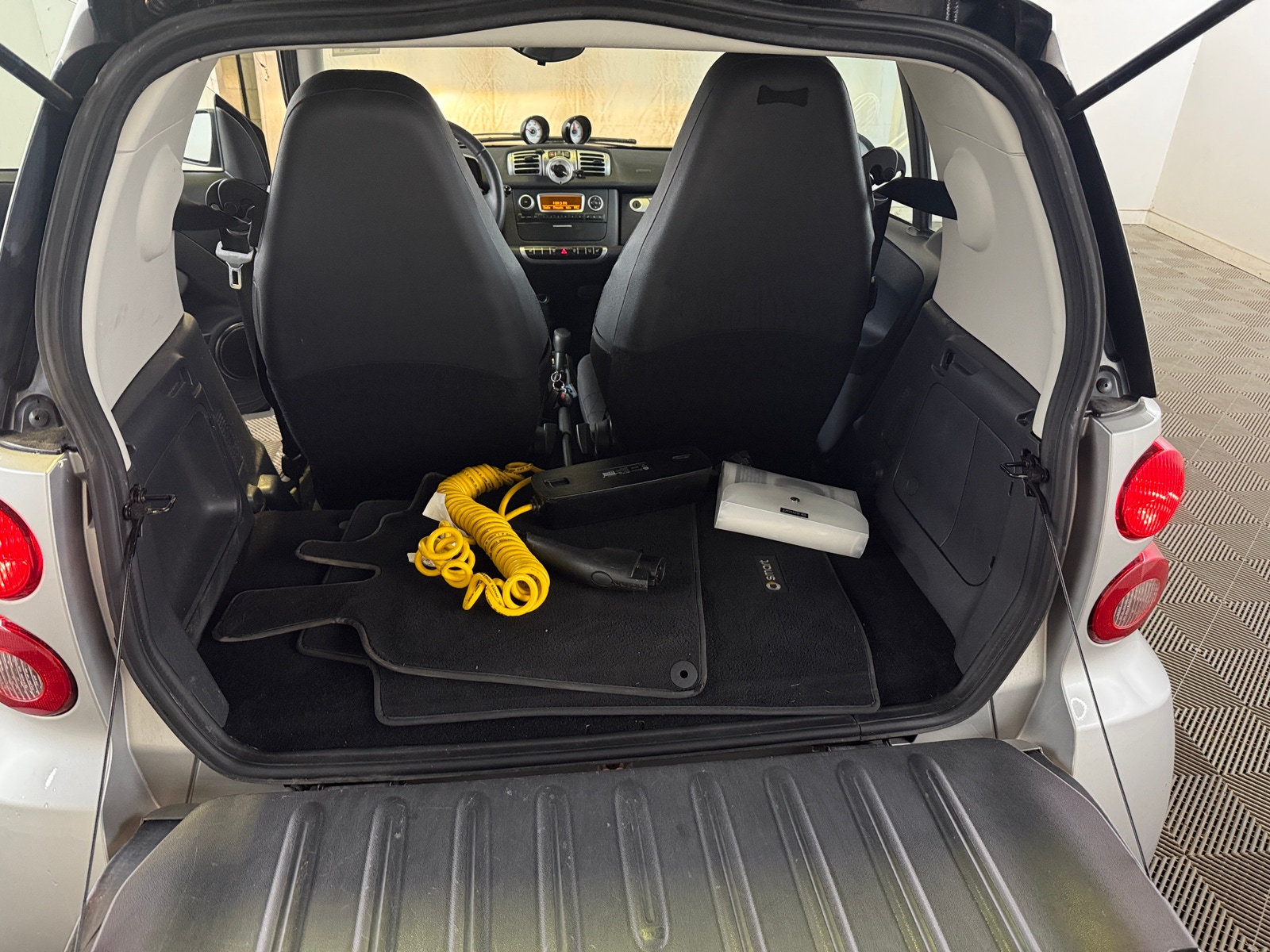 Thumbnail: 2015 smart fortwo - 5