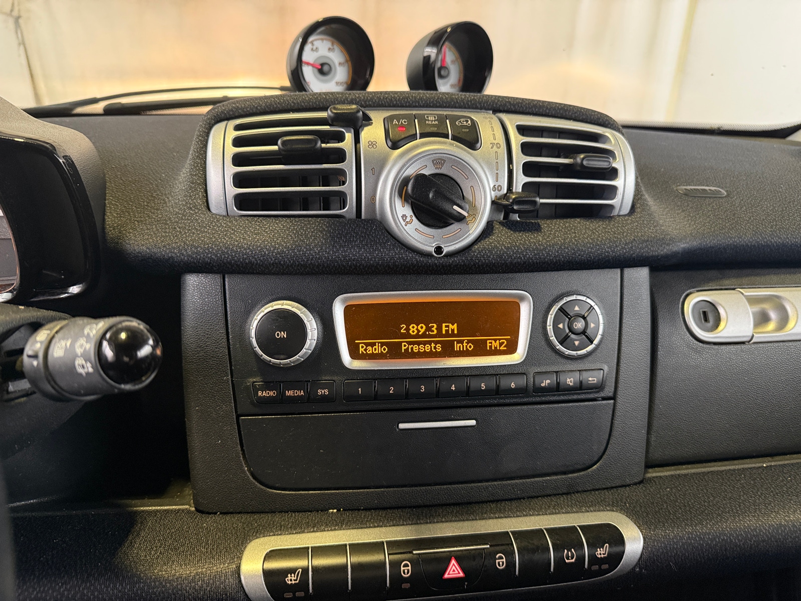 Thumbnail: 2015 smart fortwo - 4