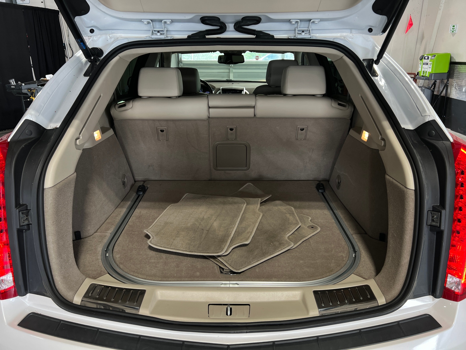 Thumbnail: 2011 Cadillac SRX - 6