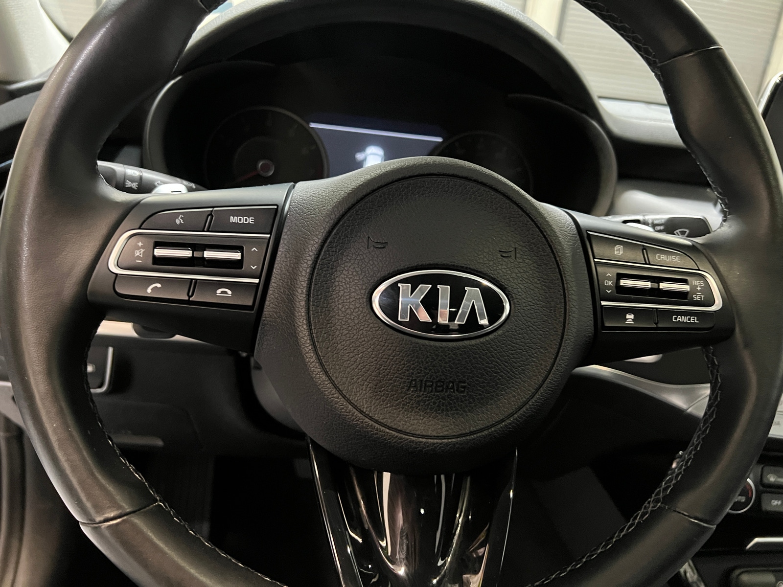 Thumbnail: 2018 Kia Stinger - 4