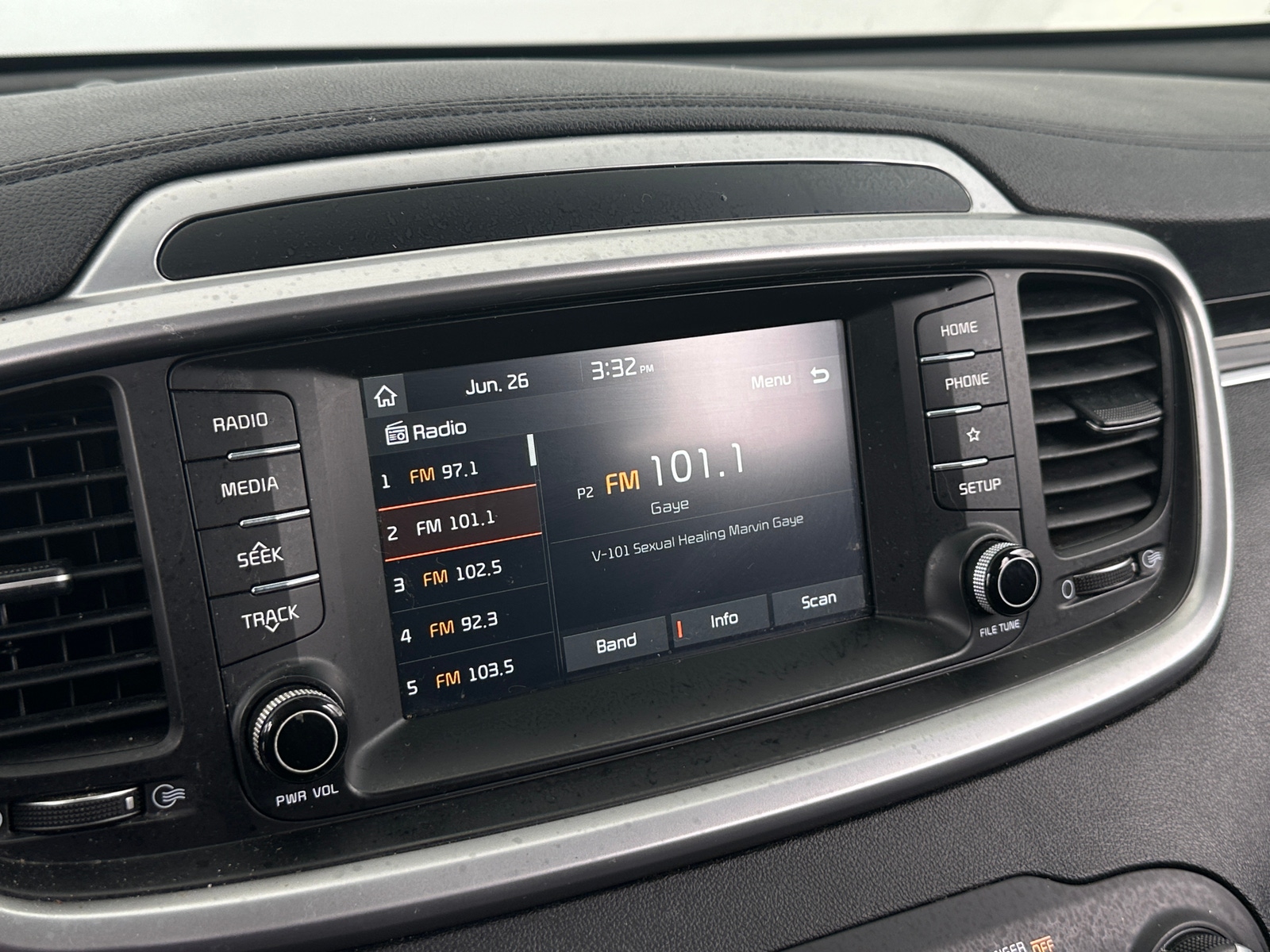 Thumbnail: 2019 Kia Sorento - 4