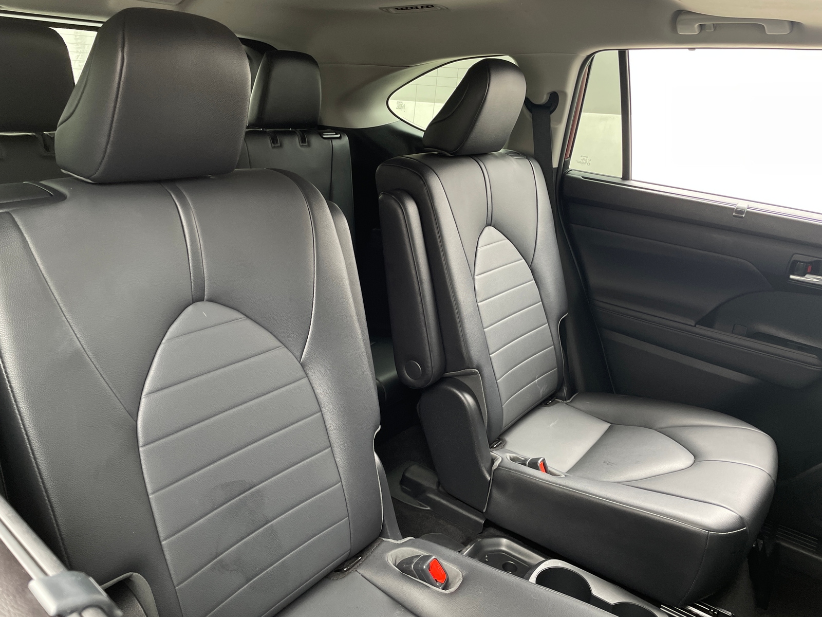 Thumbnail: 2020 Toyota Highlander - 6