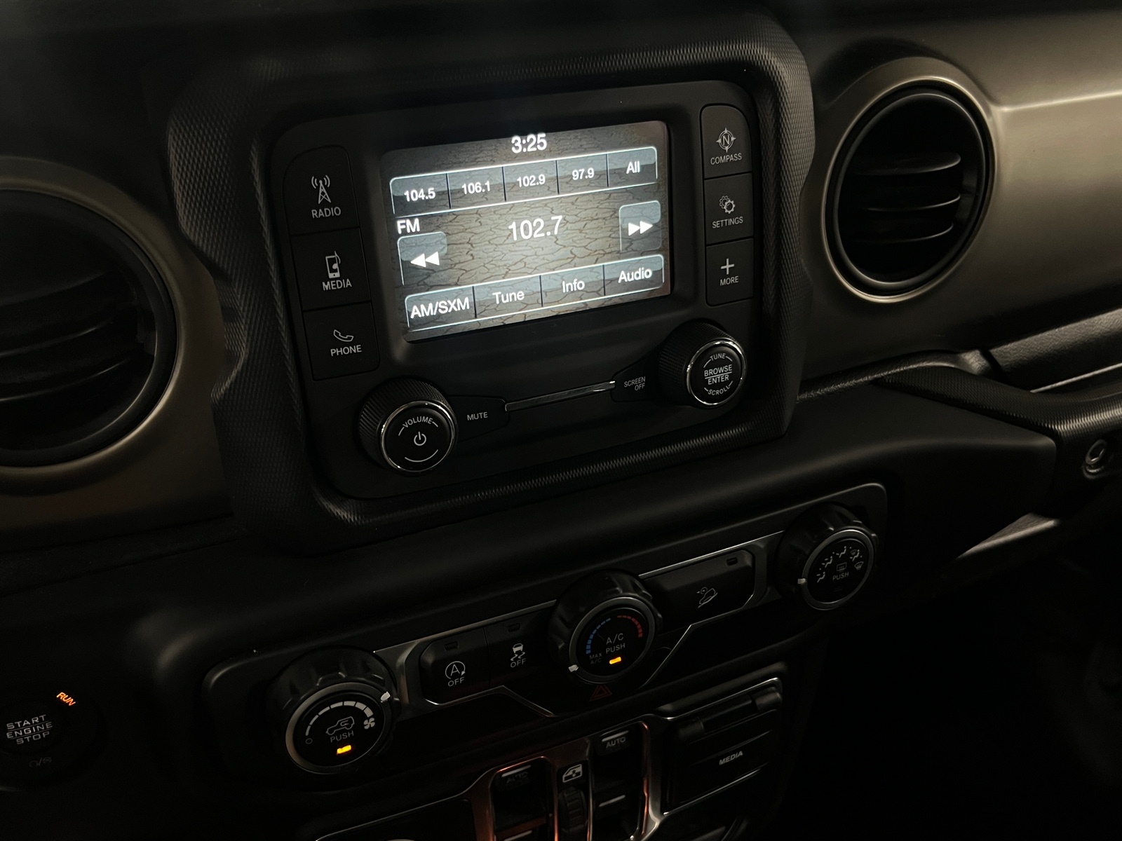 Thumbnail: 2019 Jeep Wrangler - 4