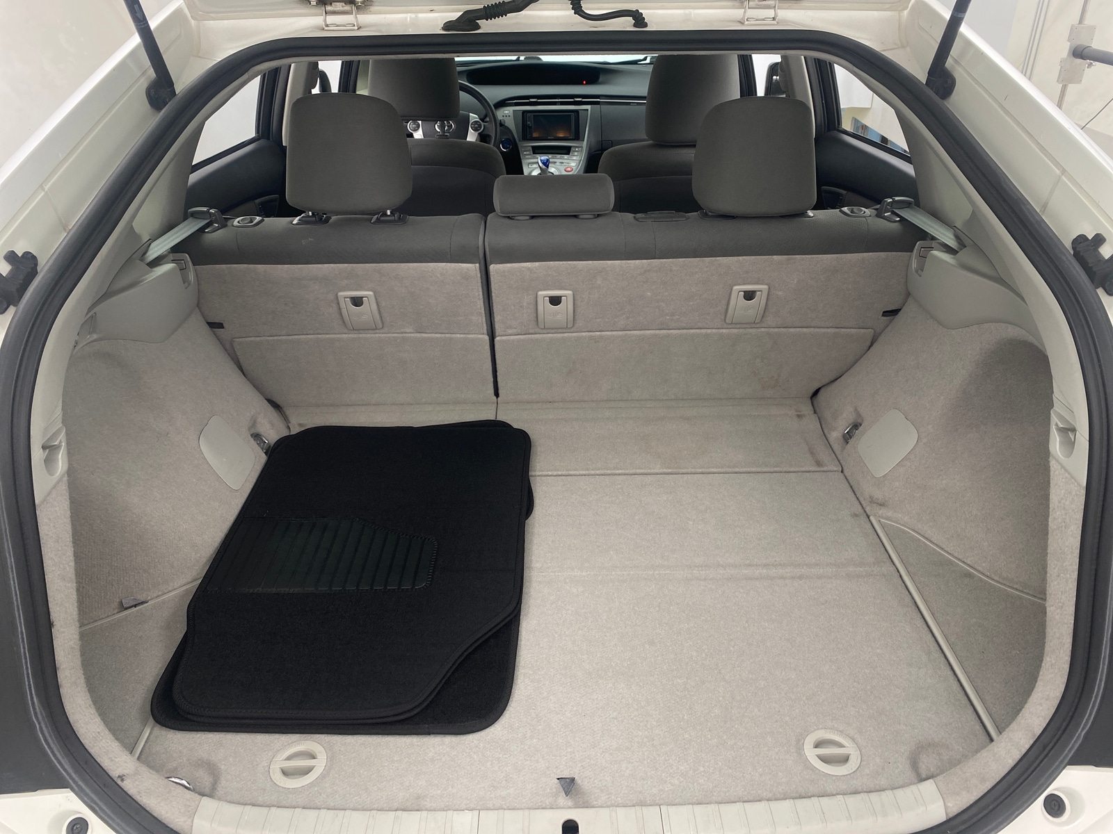 Thumbnail: 2013 Toyota Prius - 7