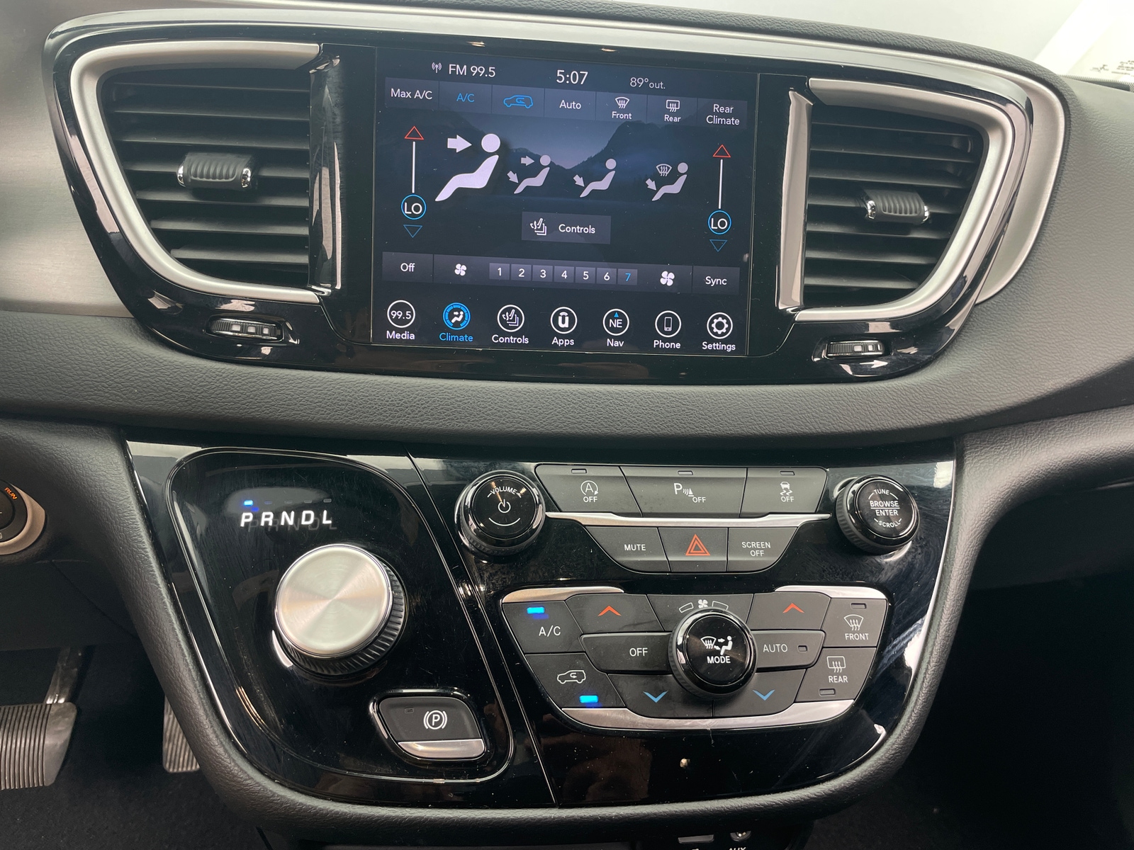 Thumbnail: 2020 Chrysler Pacifica - 3