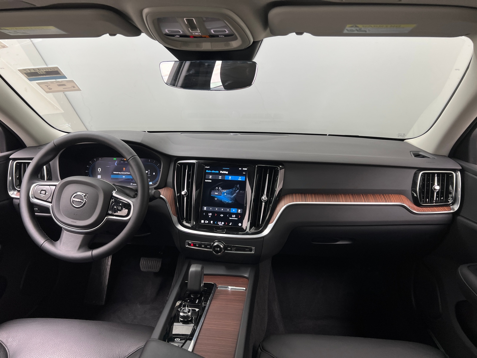 Thumbnail: 2025 Volvo S60 - 2