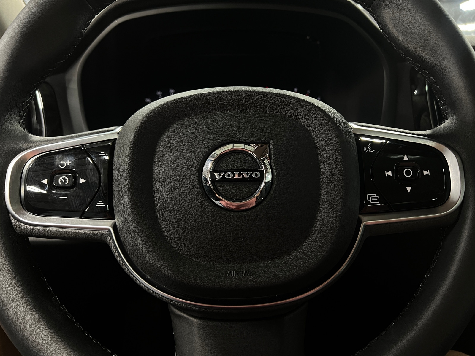 Thumbnail: 2025 Volvo S60 - 4
