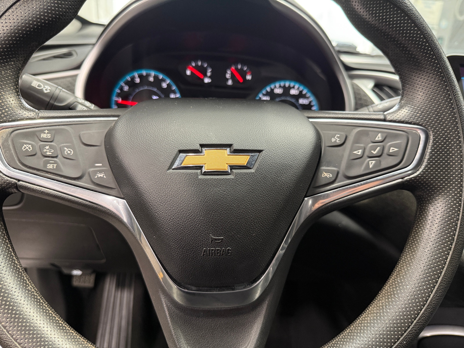 Thumbnail: 2020 Chevrolet Malibu - 5