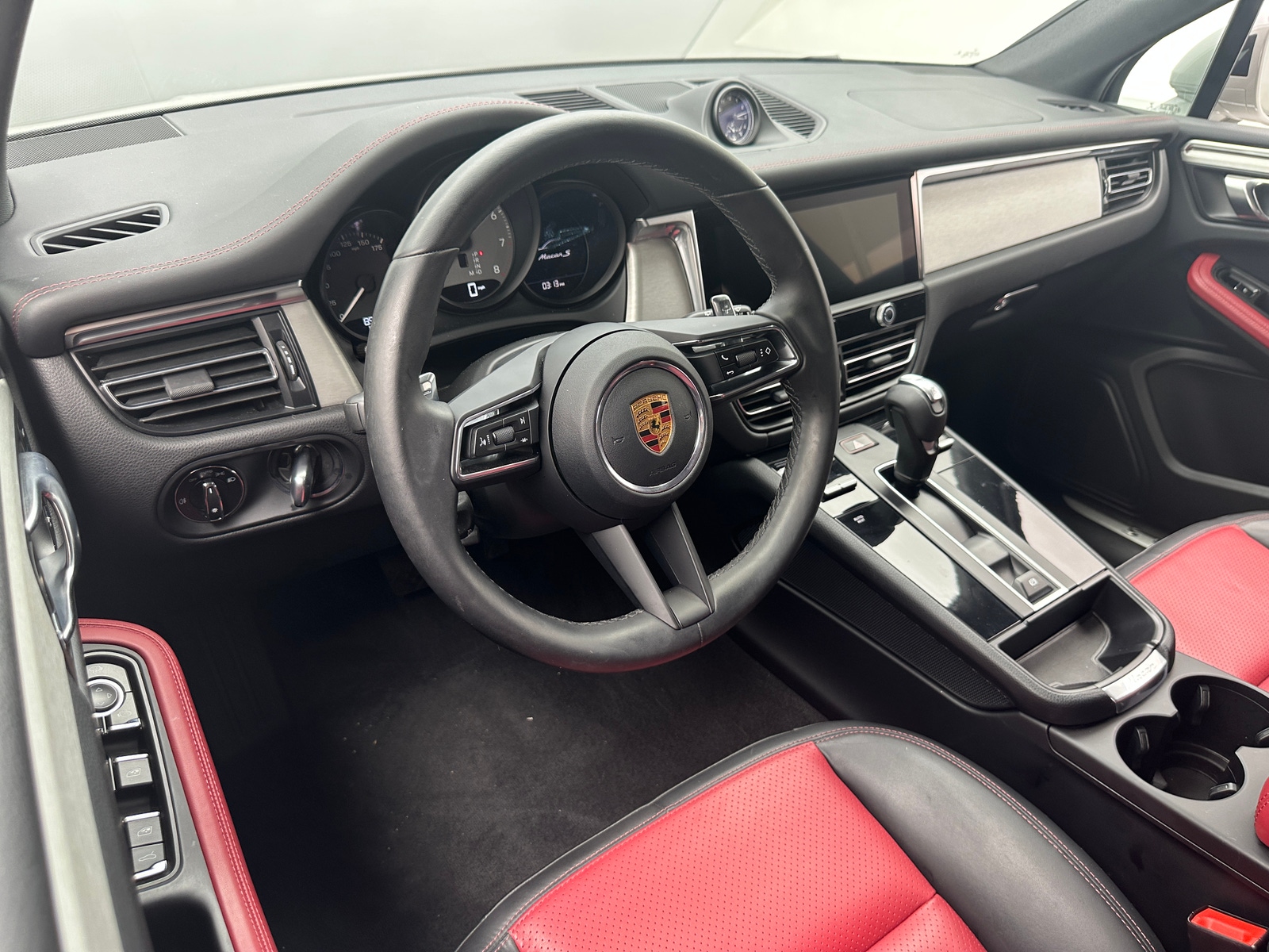 Thumbnail: 2022 Porsche Macan - 2