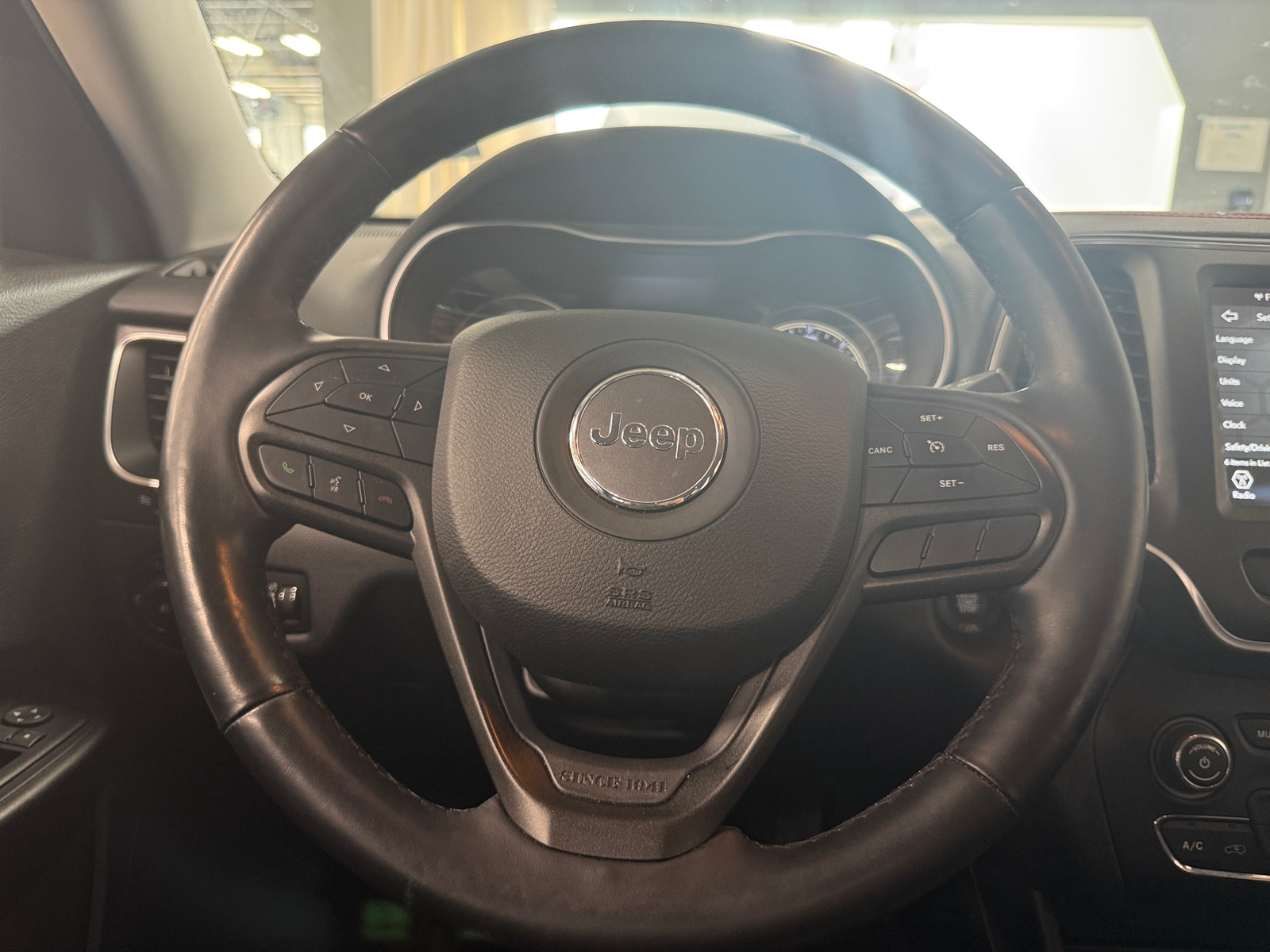 Thumbnail: 2020 Jeep Cherokee - 5