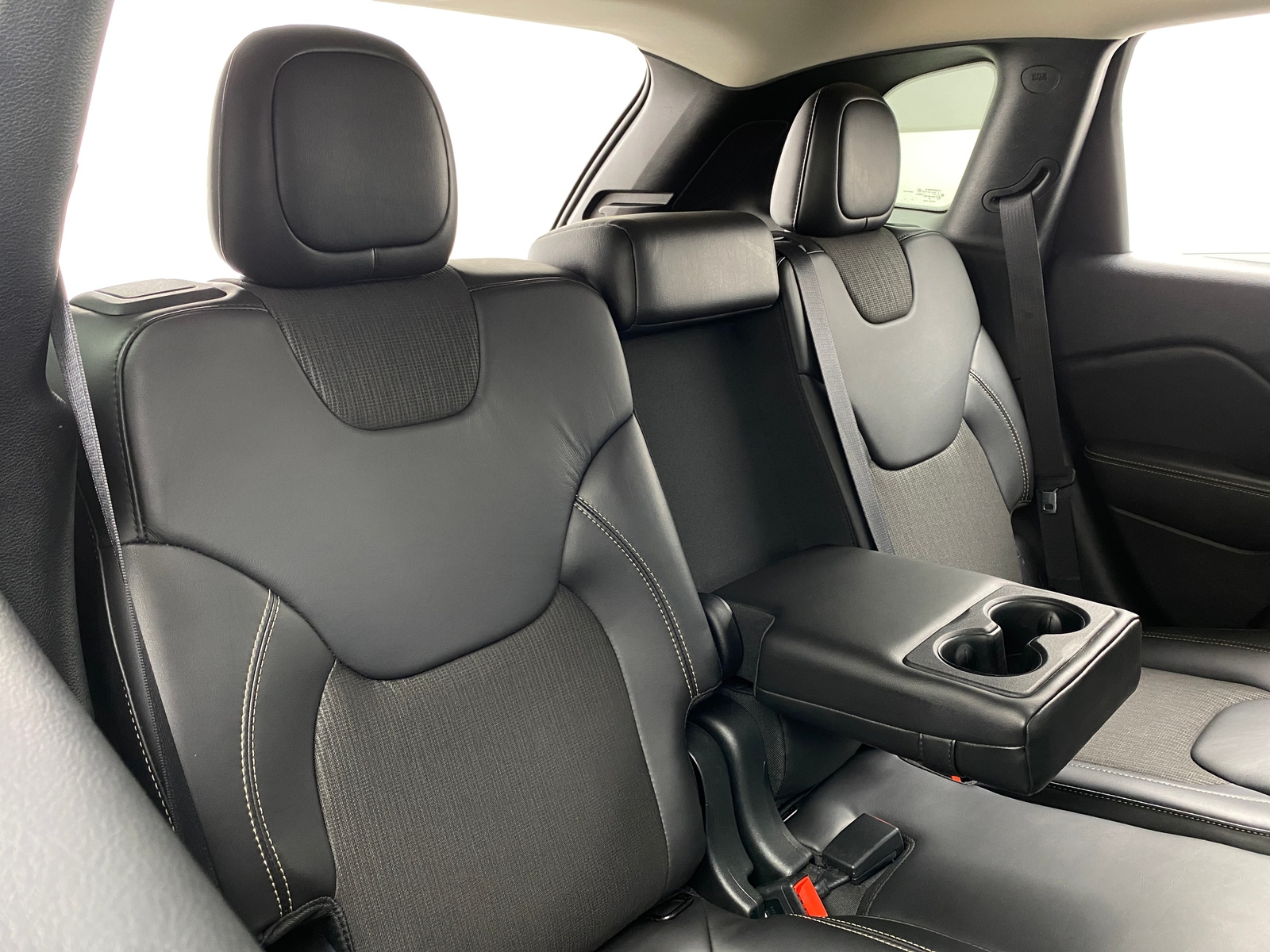 Thumbnail: 2018 Jeep Cherokee - 5
