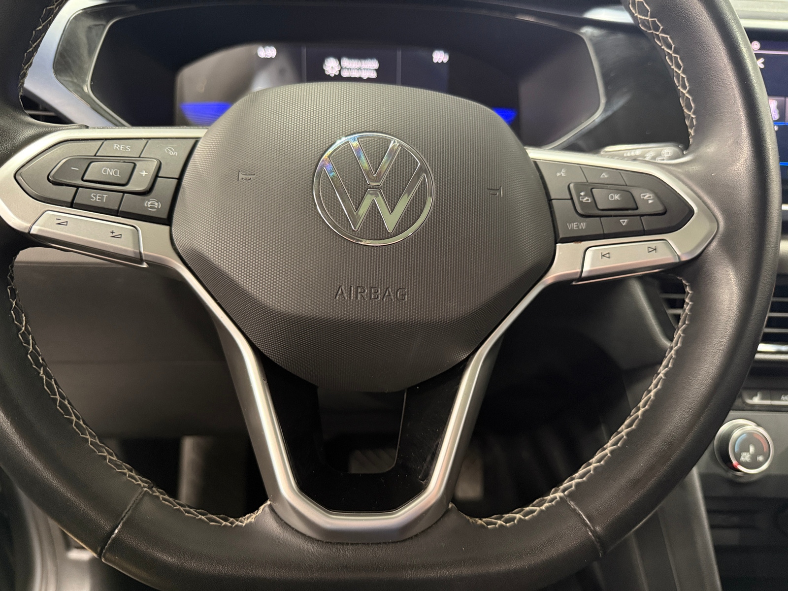 Thumbnail: 2022 Volkswagen Taos - 4