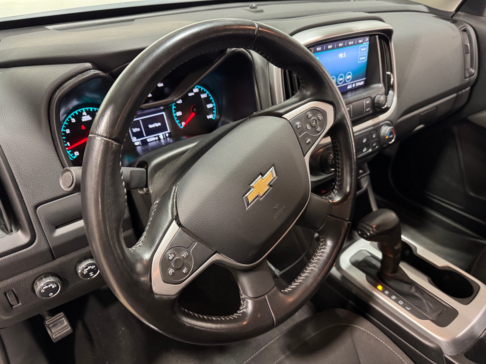 Thumbnail: 2021 Chevrolet Colorado - 3