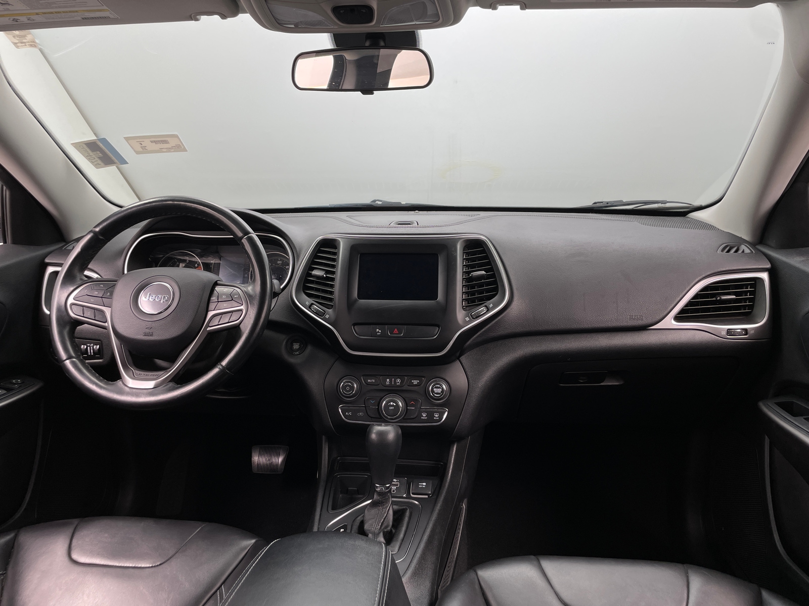 Thumbnail: 2019 Jeep Cherokee - 3