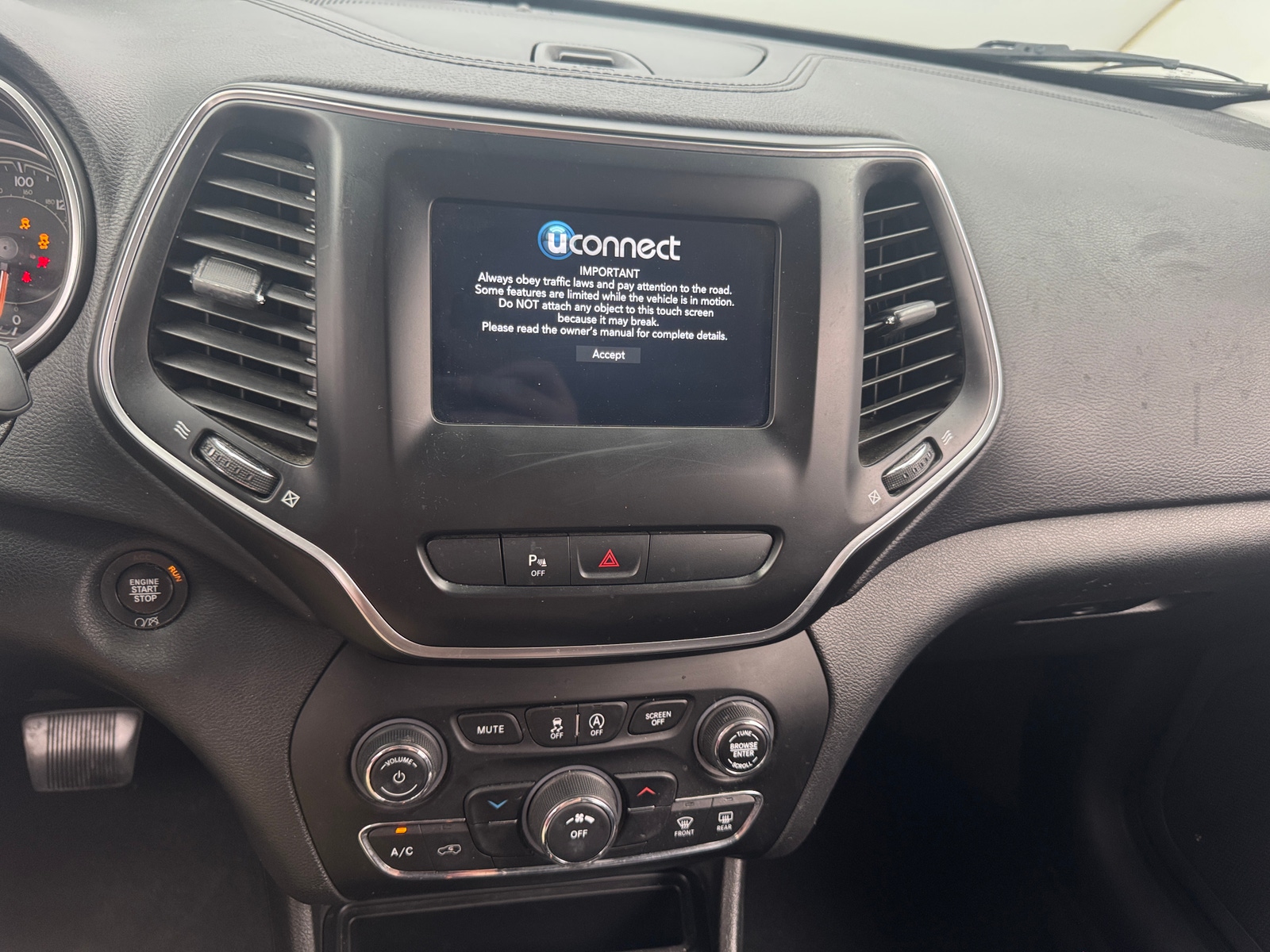 Thumbnail: 2019 Jeep Cherokee - 4