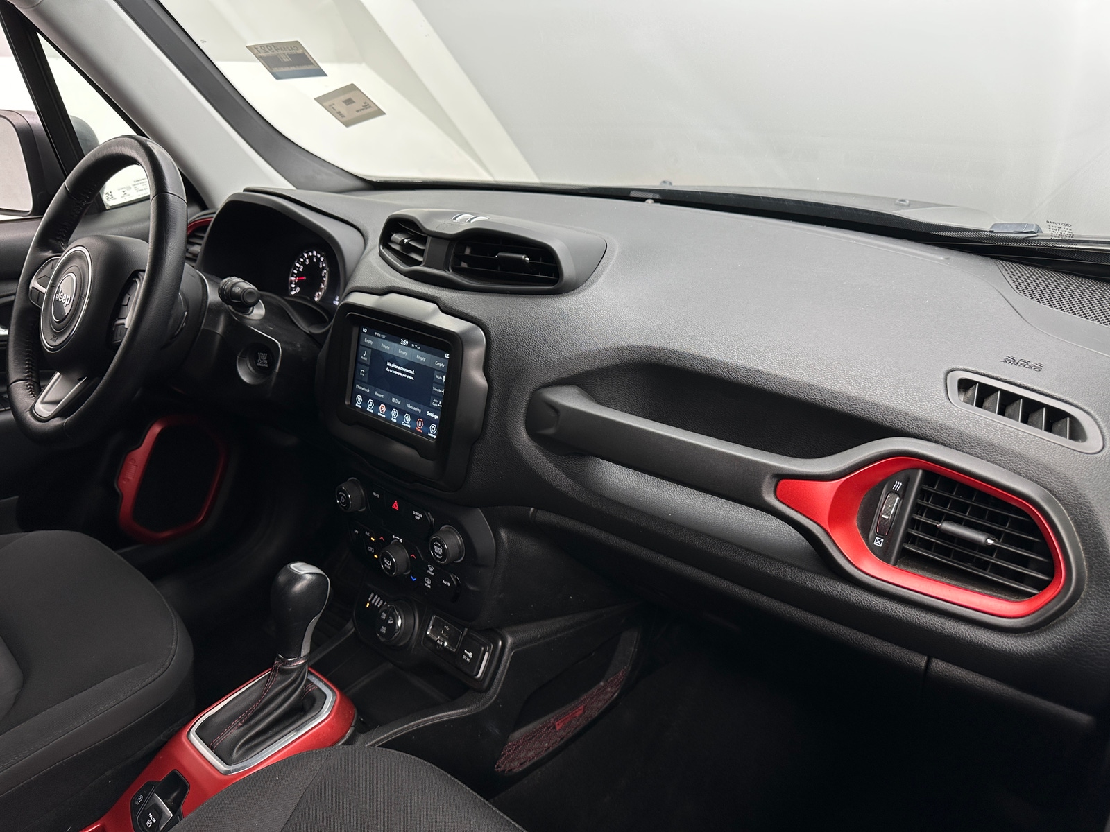 Thumbnail: 2019 Jeep Renegade - 3