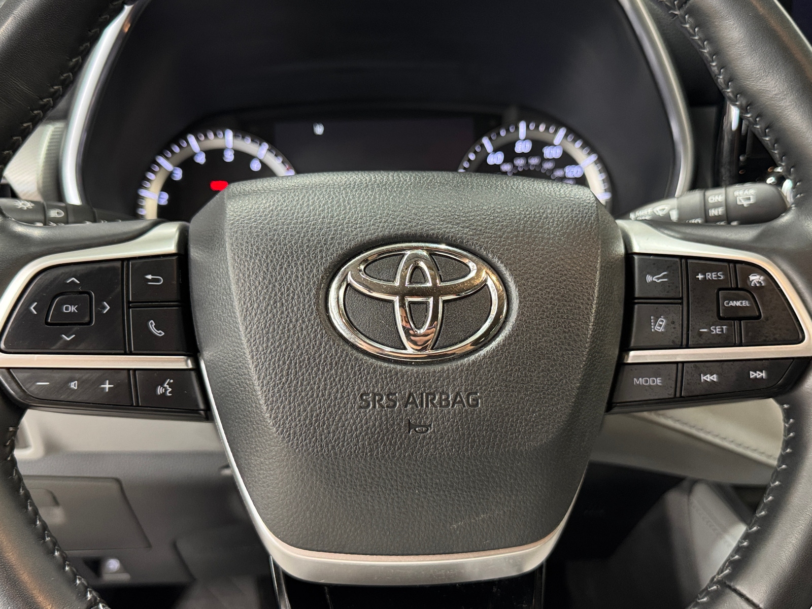 Thumbnail: 2022 Toyota Highlander - 4