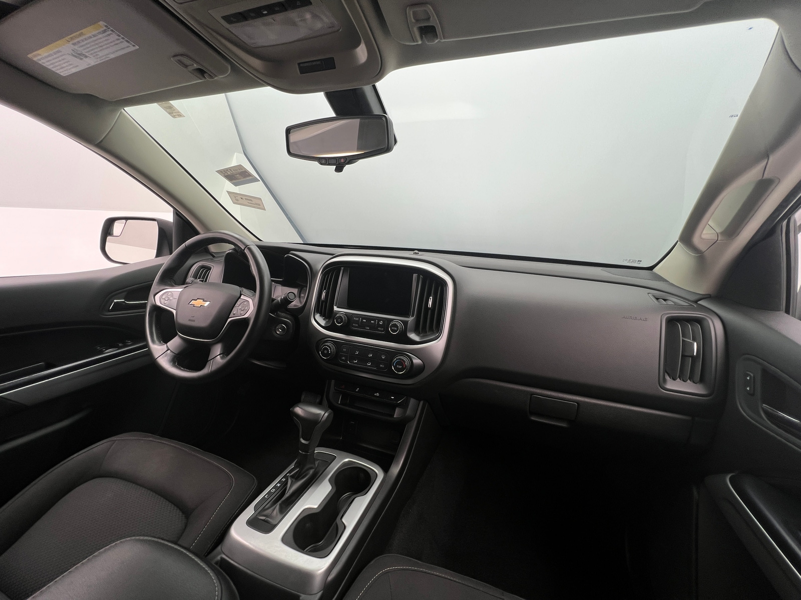 Thumbnail: 2017 Chevrolet Colorado - 3