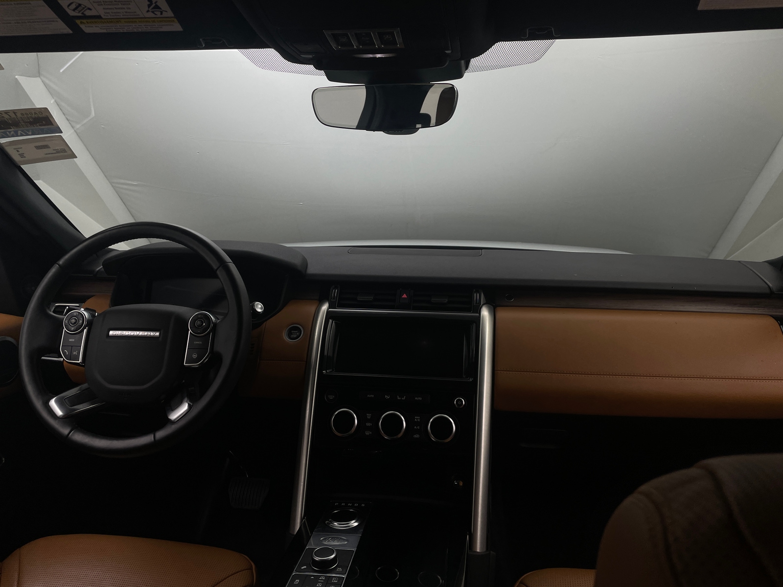 Thumbnail: 2018 Land Rover Discovery - 2