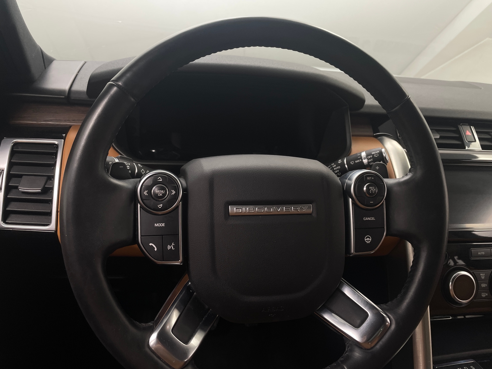 Thumbnail: 2018 Land Rover Discovery - 4