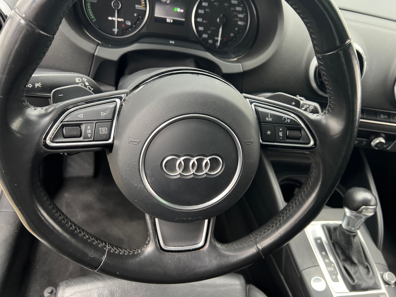 Thumbnail: 2016 Audi A3 e-tron - 4