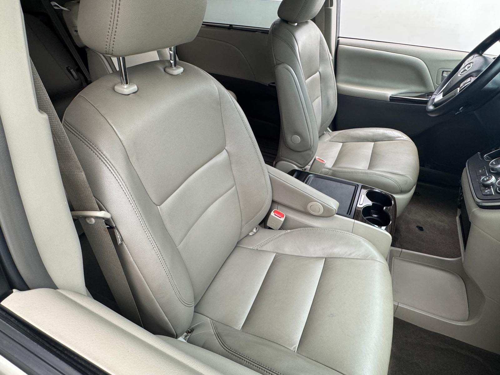 Thumbnail: 2017 Toyota Sienna - 2