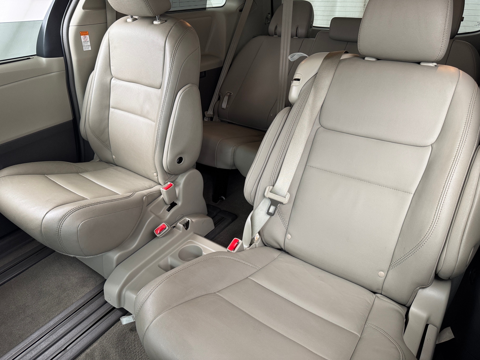 Thumbnail: 2017 Toyota Sienna - 6