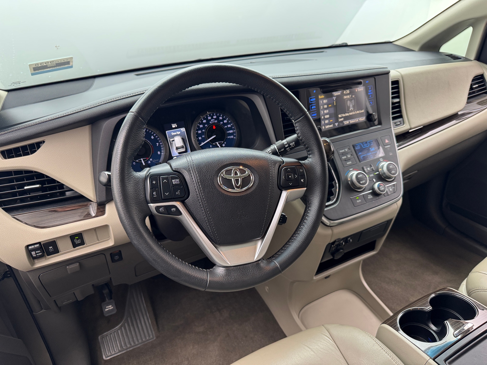 Thumbnail: 2017 Toyota Sienna - 3