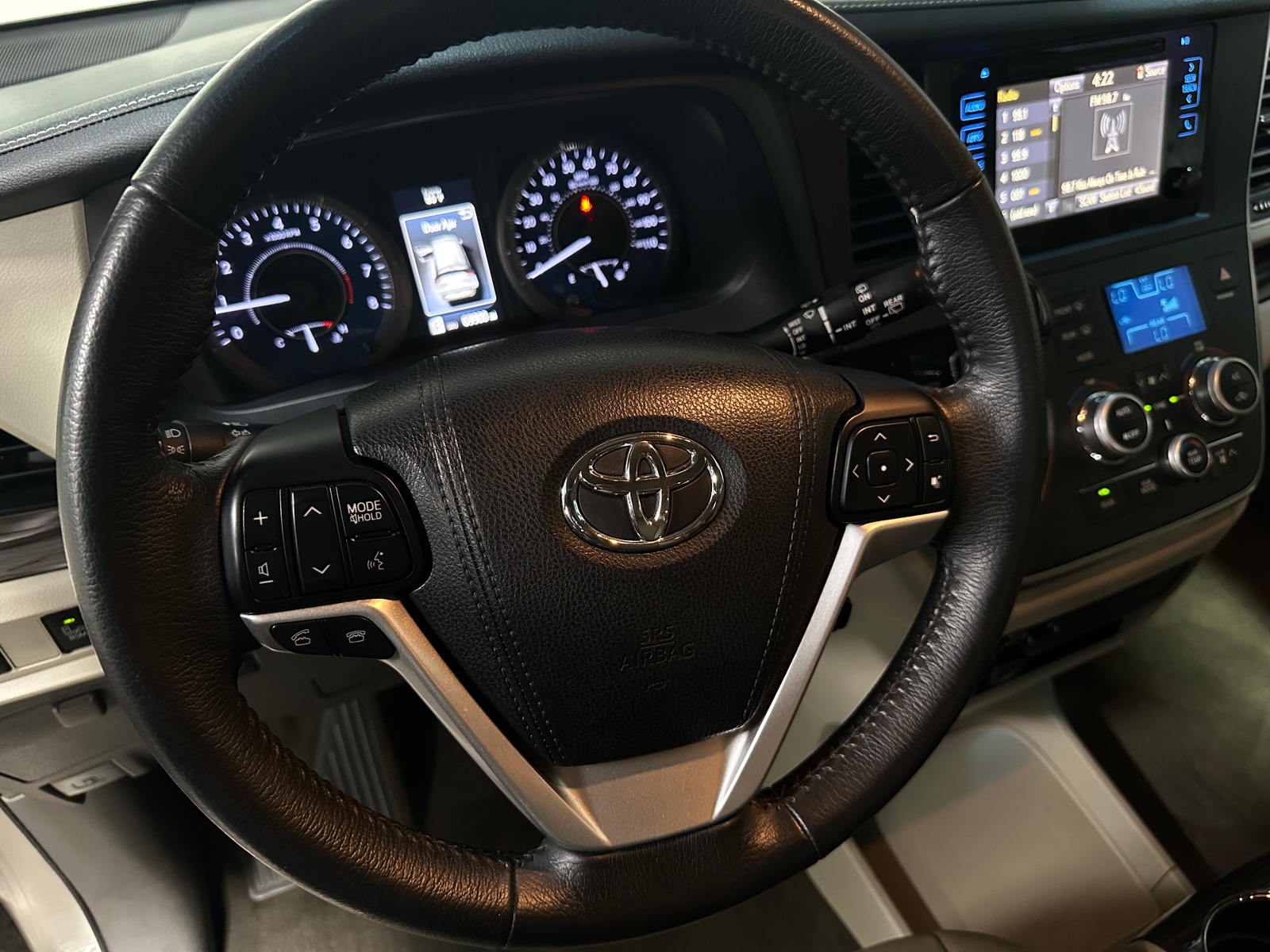 Thumbnail: 2017 Toyota Sienna - 5